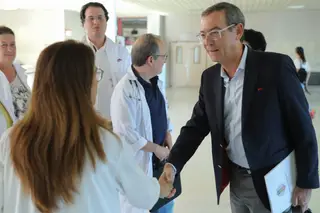 Bastonário dos Médicos pede desculpa pelo caso do bebé sem parte do rosto