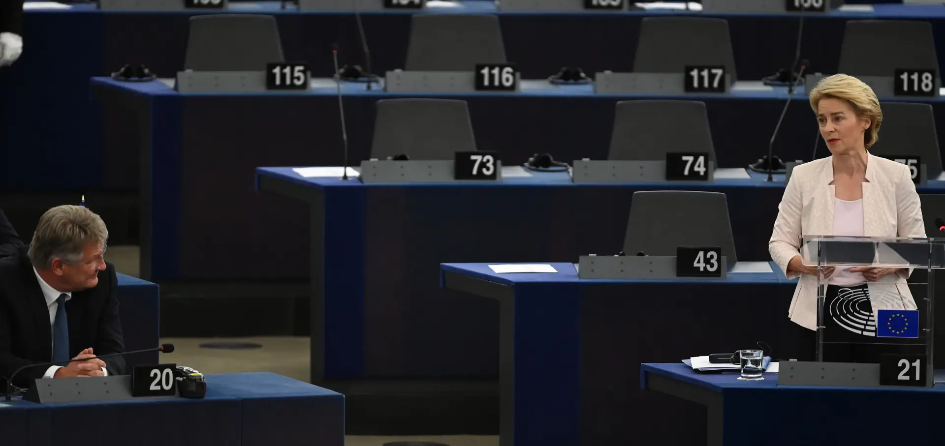 Extrema-direita no Parlamento Europeu vota contra Von der Leyen