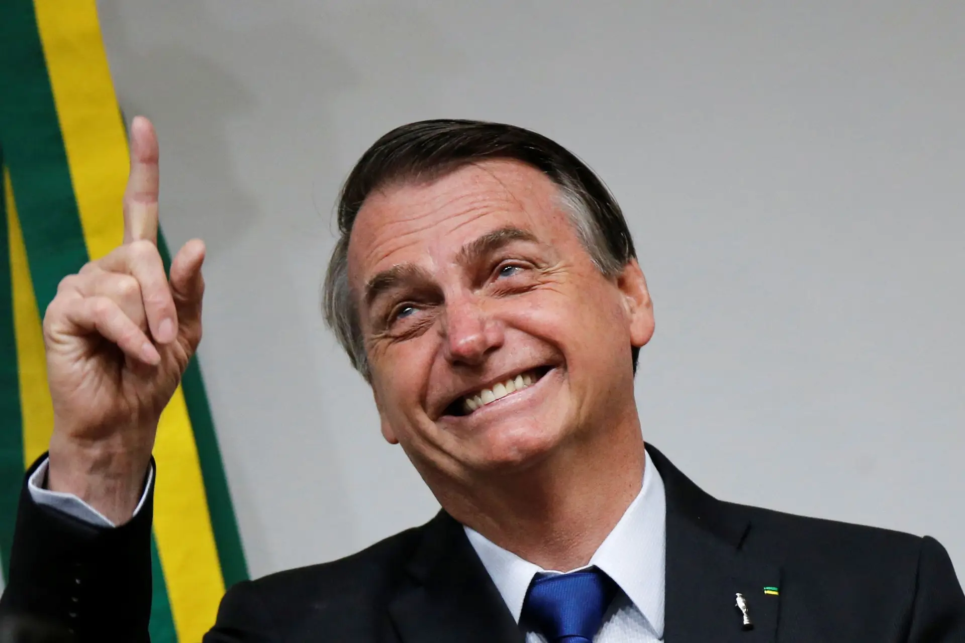 Bolsonaro acusado de cobardia por questionar dados sobre desflorestação no Brasil