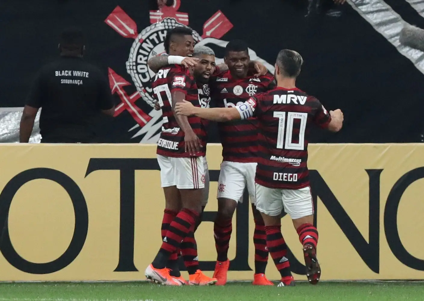 VAR salva Jesus da primeira derrota do Flamengo no Brasileirão