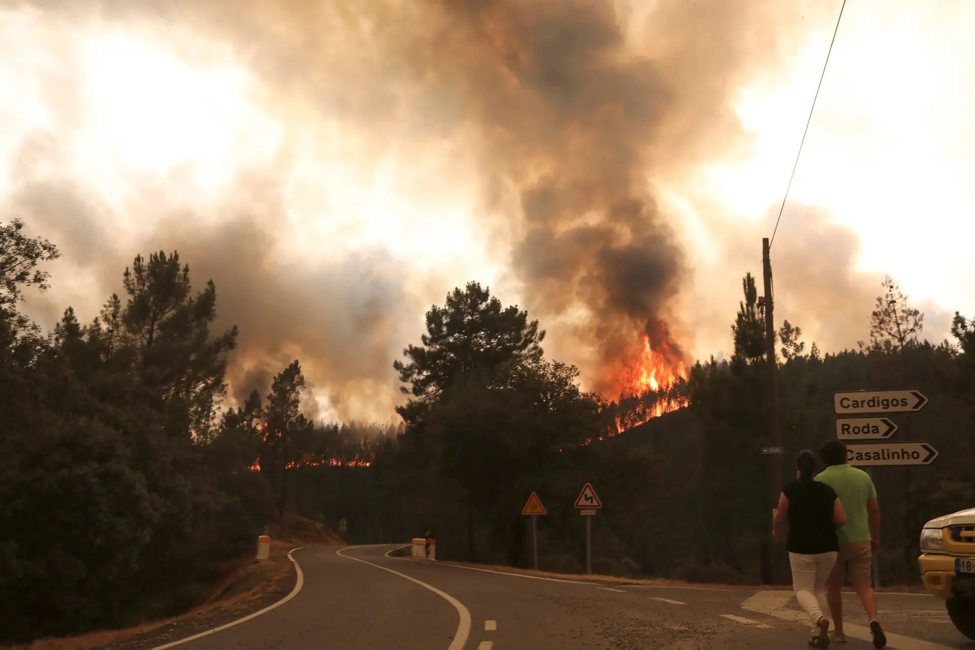 Frente de fogo em Mação com reacendimentos