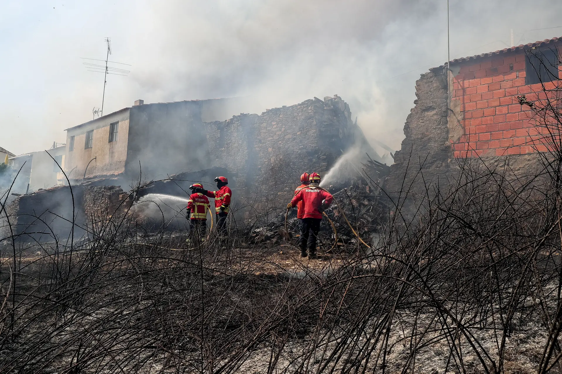 12 Concelhos De 5 Distritos Em Risco Máximo De Incêndio Sic Notícias 8656