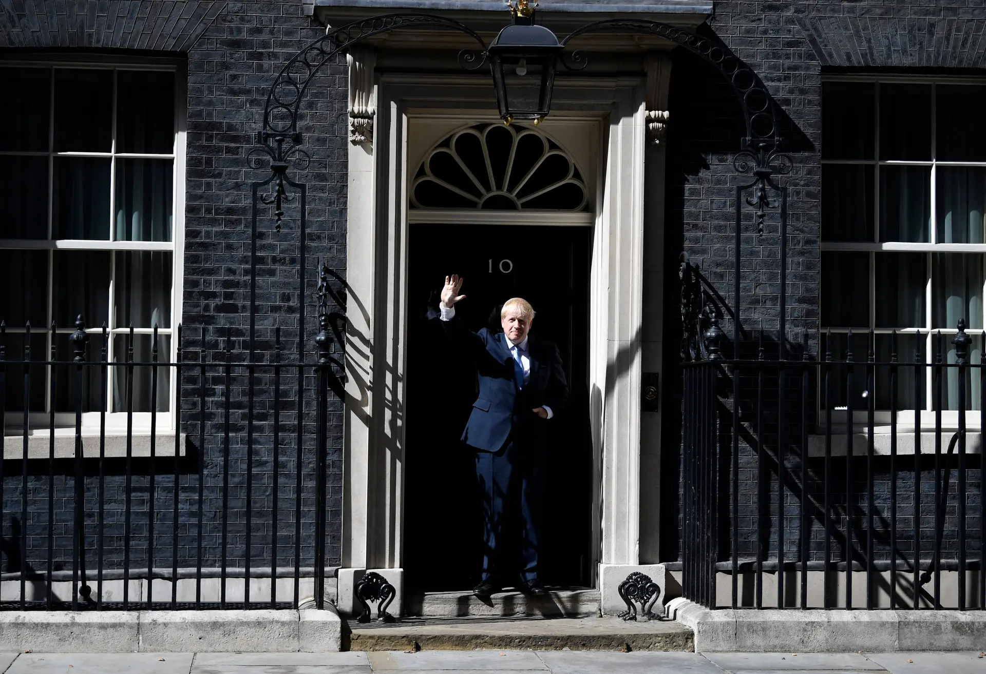 Boris Johnson avança com recrutamento prometido de 20.000 agentes policiais