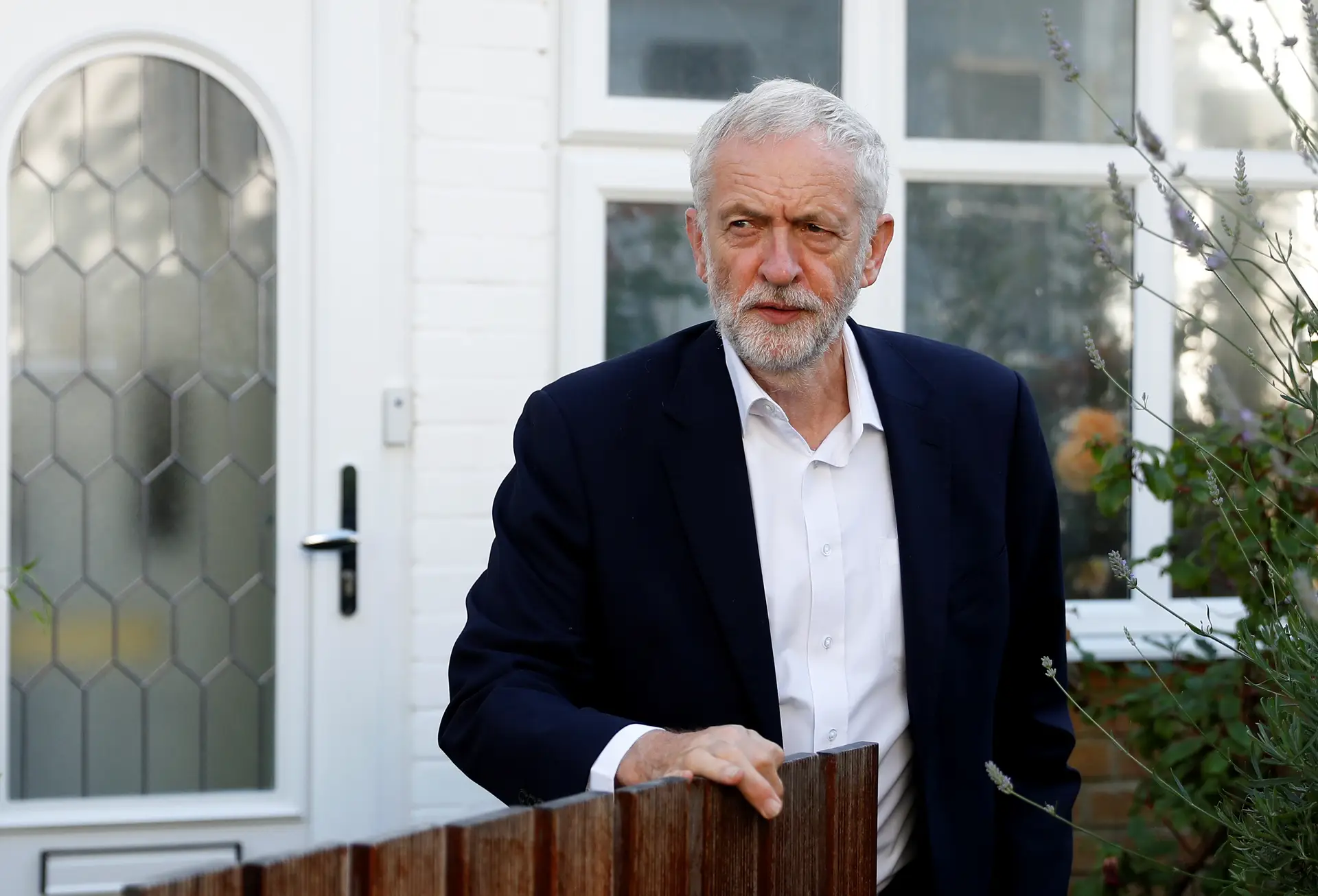 Jeremy Corbyn promete levar a cabo campanha pelo Bremain