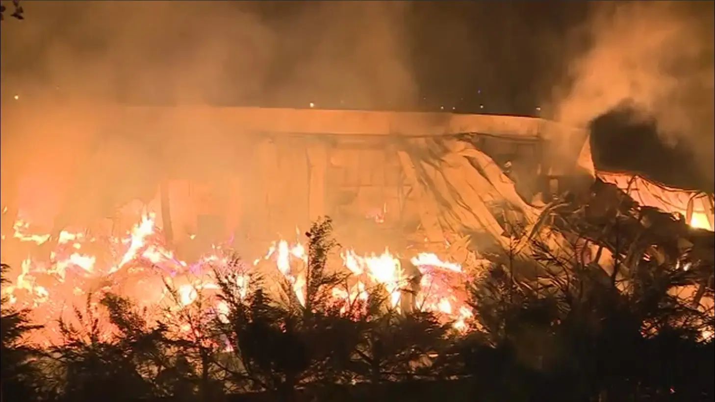 GNR investiga incêndio que destruiu fábrica de madeiras em Arcos de Valdevez