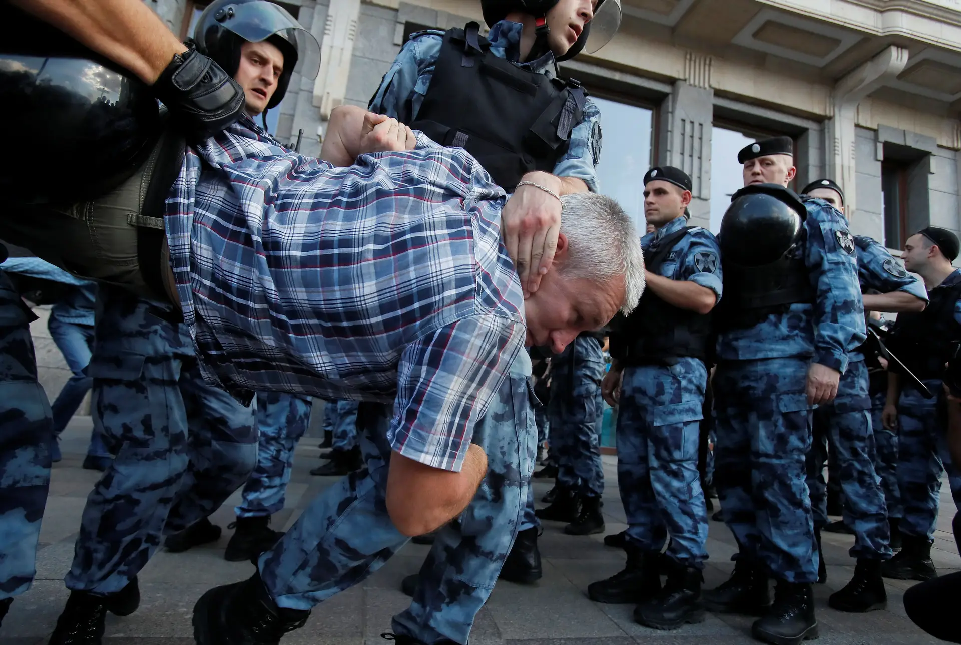 Mais de 500 pessoas detidas pela polícia de Moscovo em protesto não autorizado