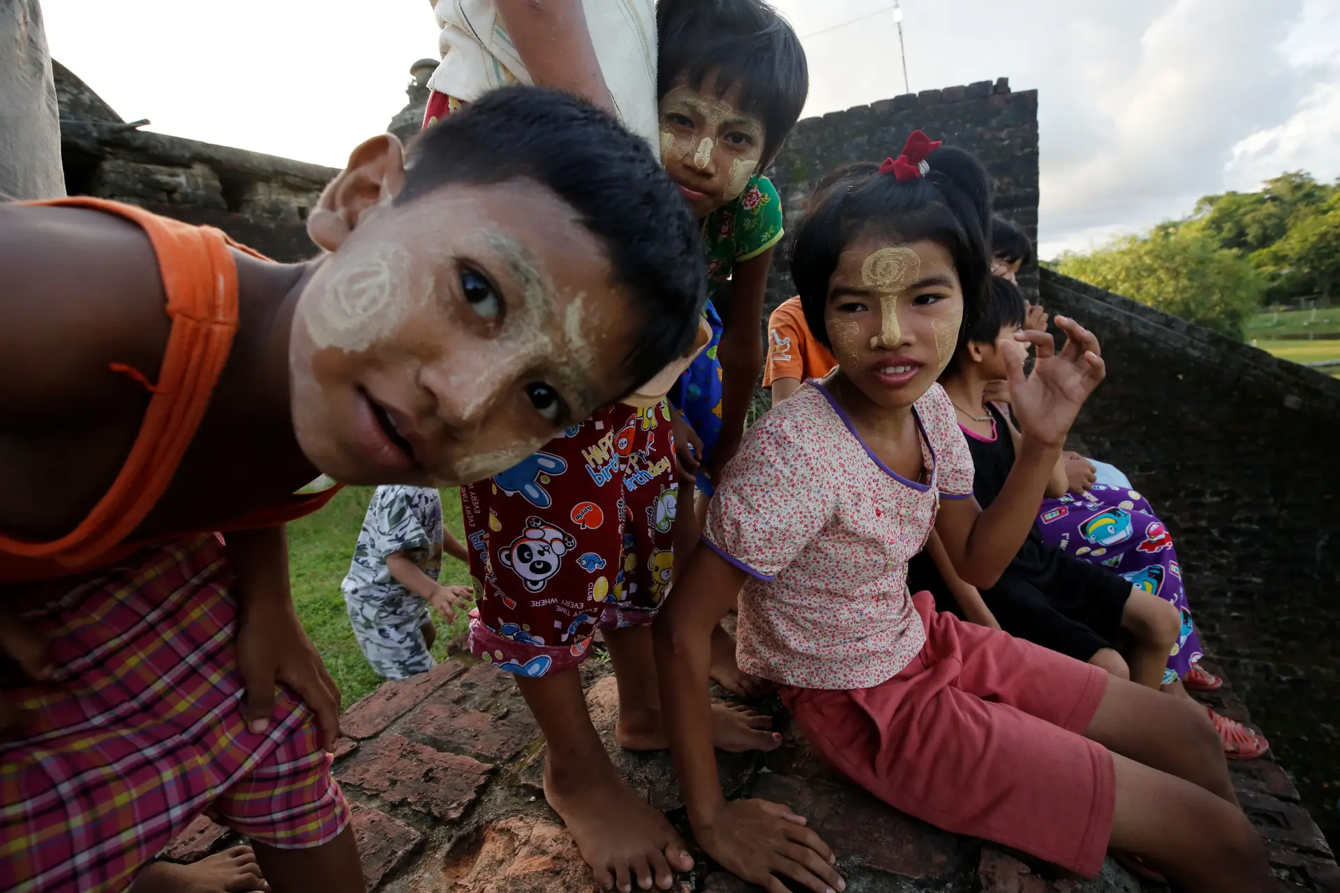 Crianças em Myanmar