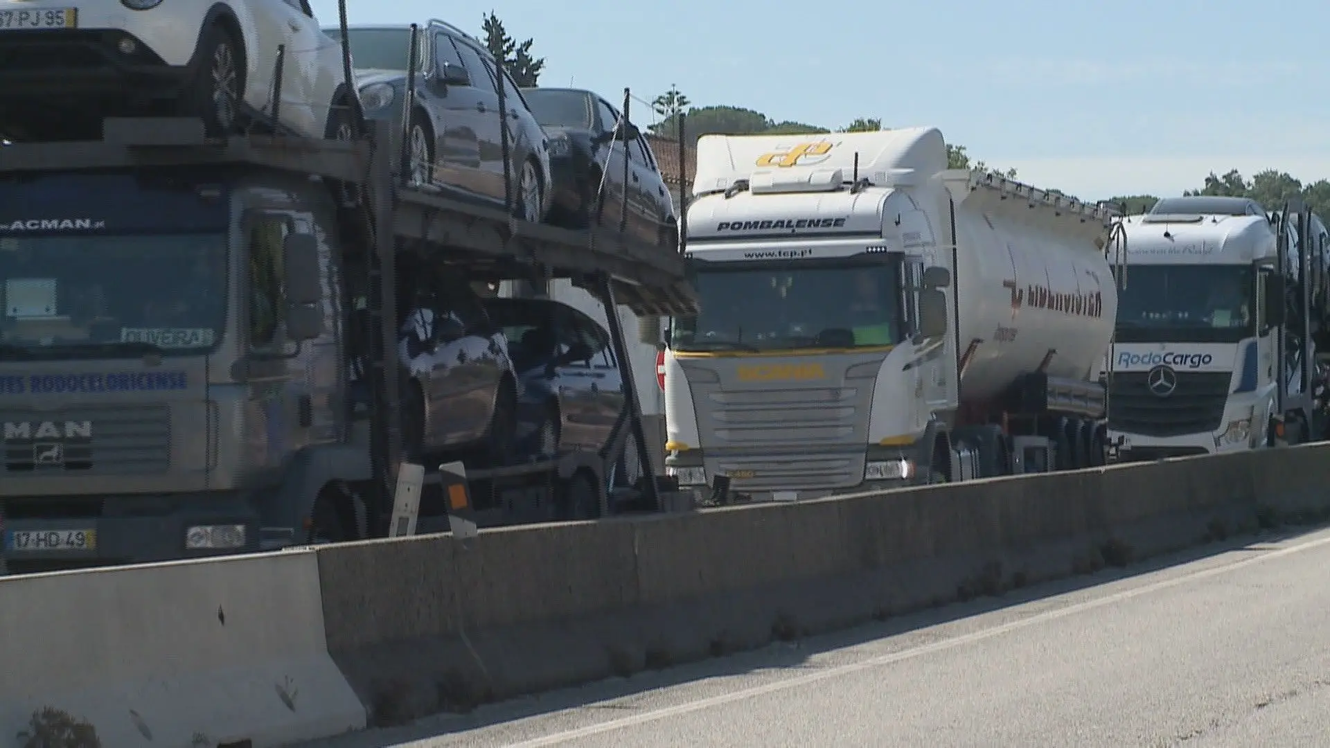 Sindicatos de motoristas de mercadorias, patrões e Governo assinam