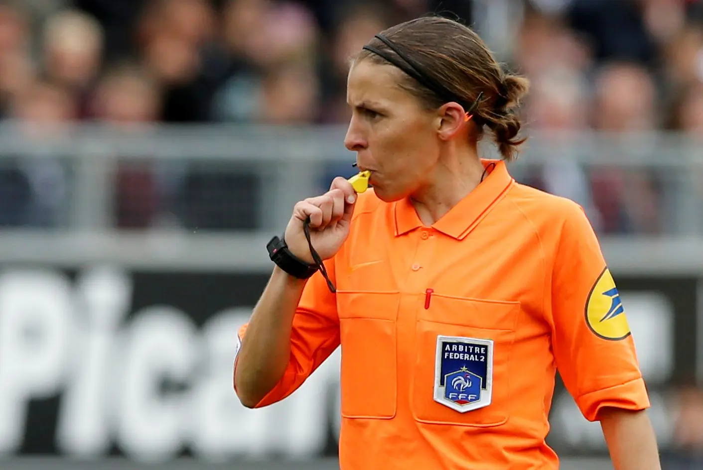 Primeira mulher a arbitrar num Mundial: Stéphanie Frappart quer controlar emoções antes da estreia
