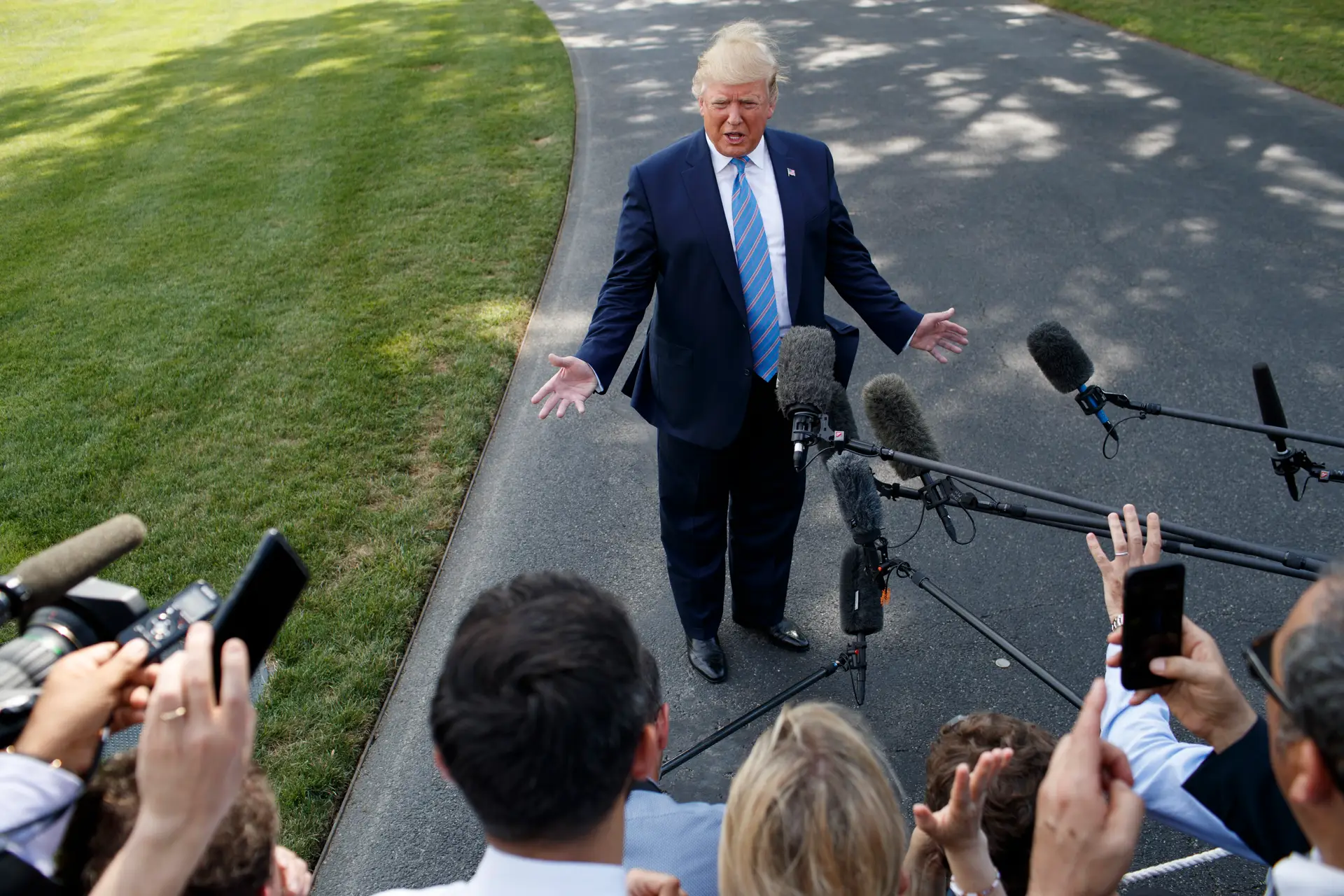 Donald Trump diz que o "ódio" não tem lugar nos Estados Unidos