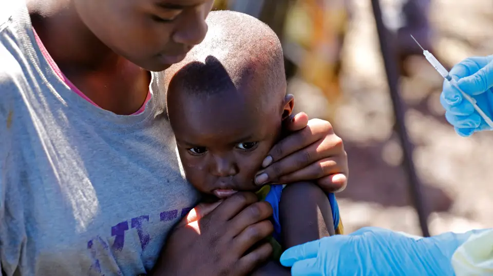 A vacina contra o Ébola é administrada numa criança em Goma, na República Democrática do Congo.