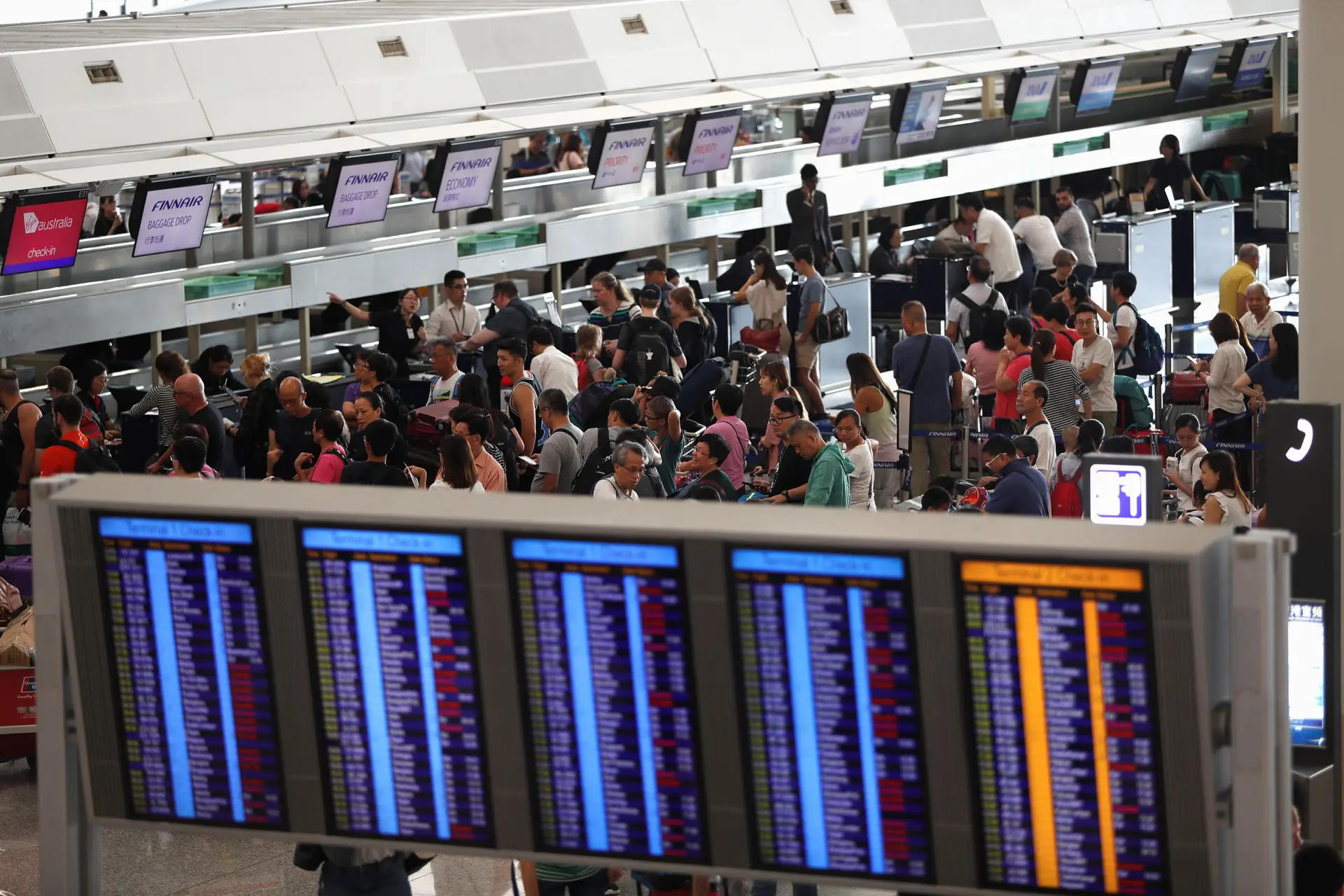 Voos retomados no aeroporto de Hong Kong