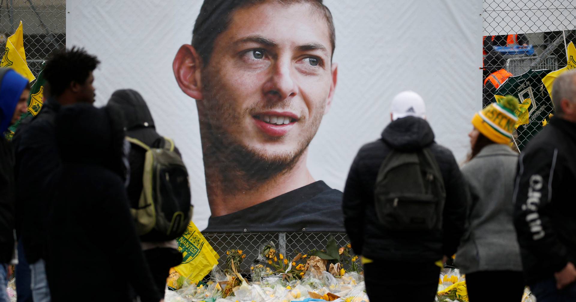 Cardiff City tem de pagar seis milhões de euros ao Nantes por Emiliano Sala  - SIC Notícias