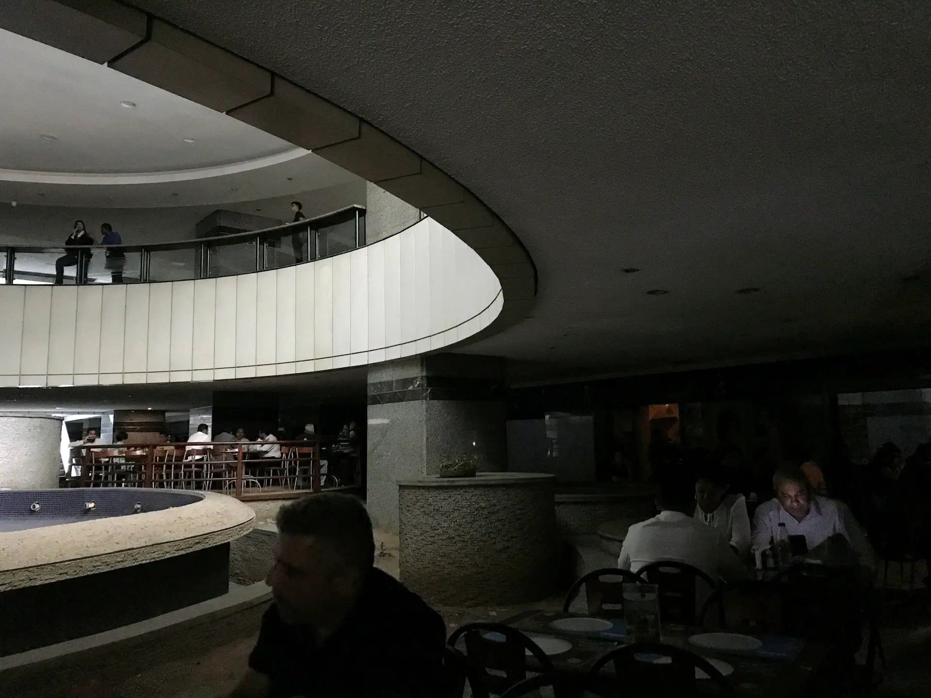 Apagão afeta Caracas e 11 estados da Venezuela