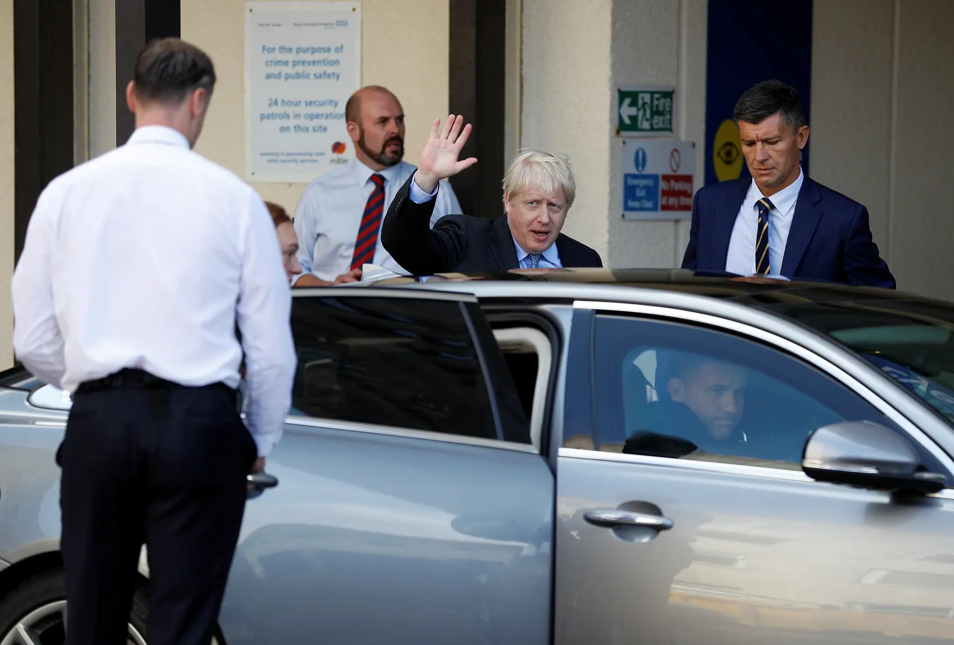 Angela Merkel e Boris Johnson debatem hoje modalidades do Brexit