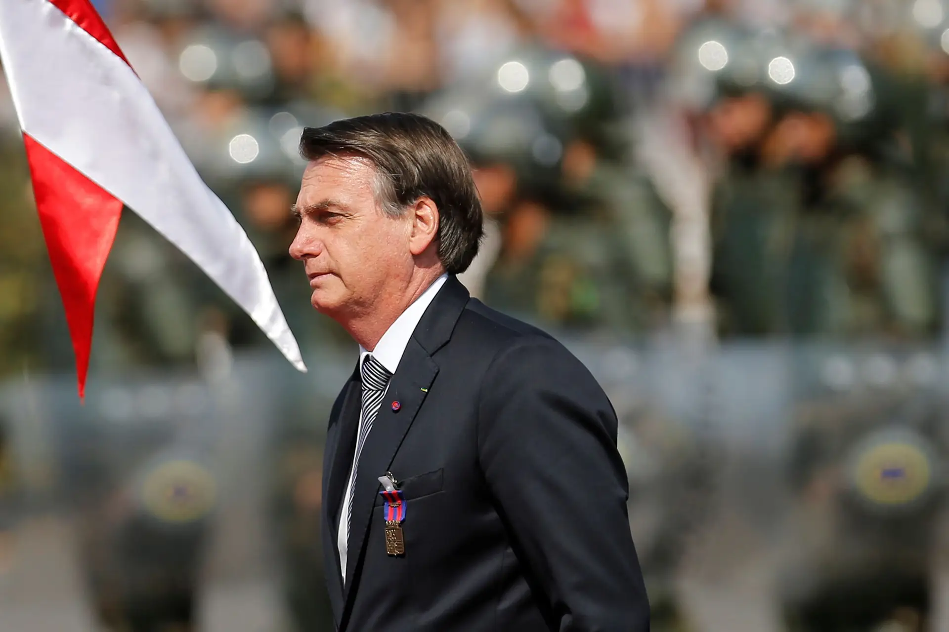 Bolsonaro irá à ONU falar sobre a Amazónia "nem que seja de cadeira de rodas"