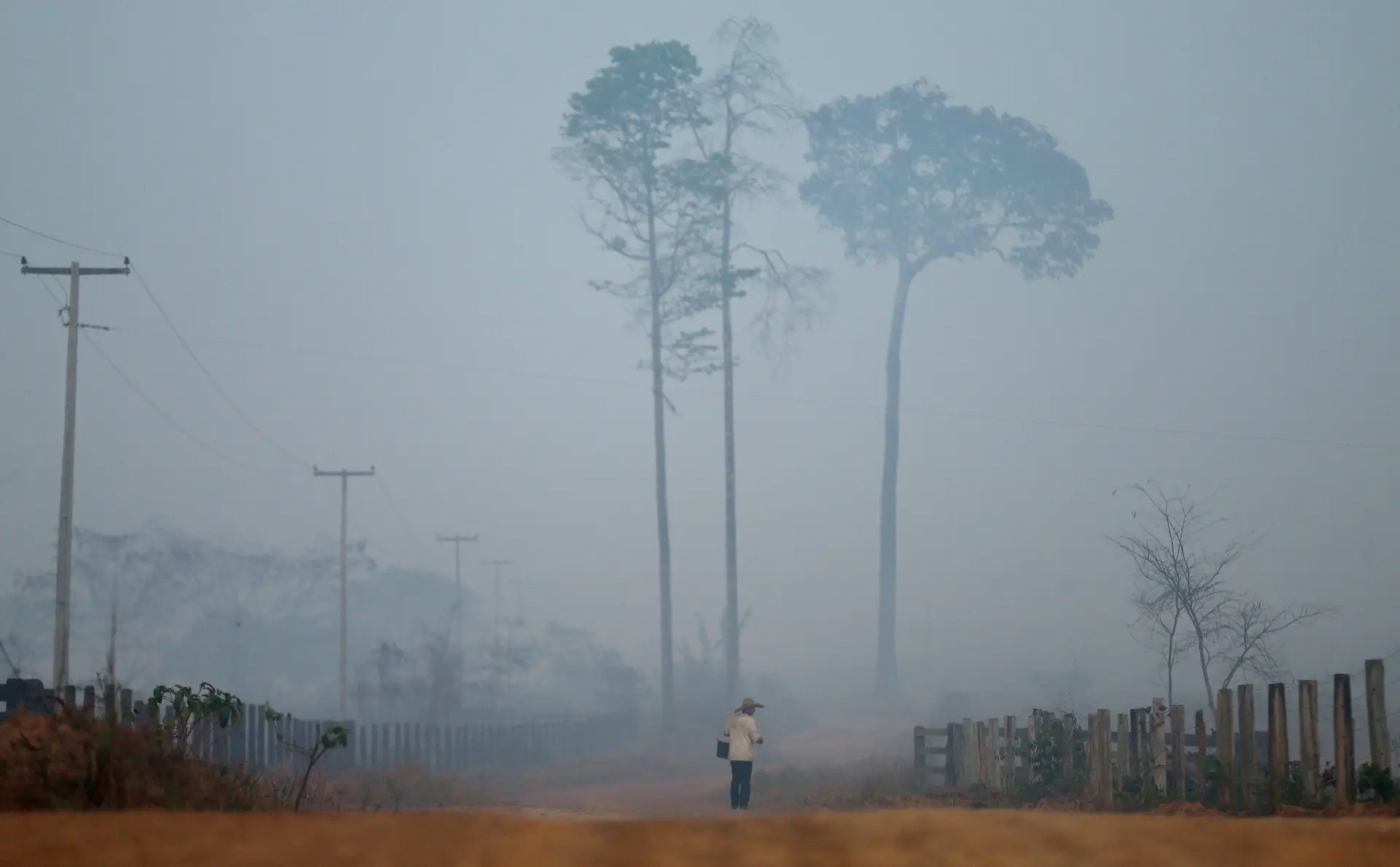 Fumo dos incêndios na Amazónia cobre metade da Argentina e do Uruguai