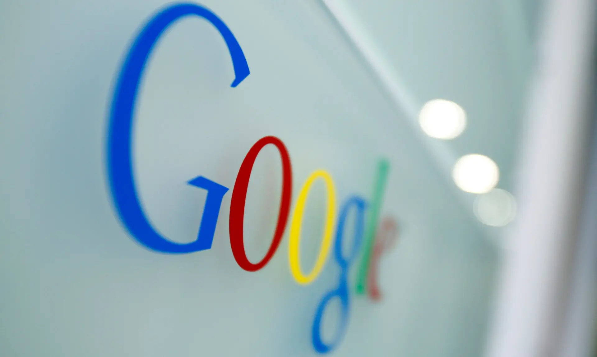 Google e Facebook adiam regresso aos escritórios para 2021