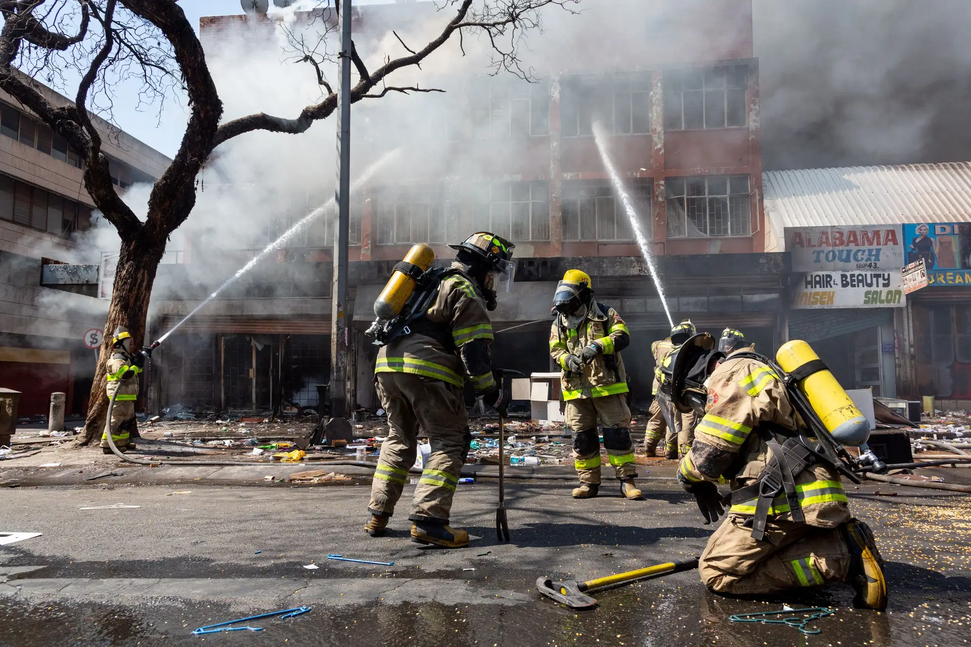 Uma centena de detenções após 24 horas de violência e pilhagem na África do Sul