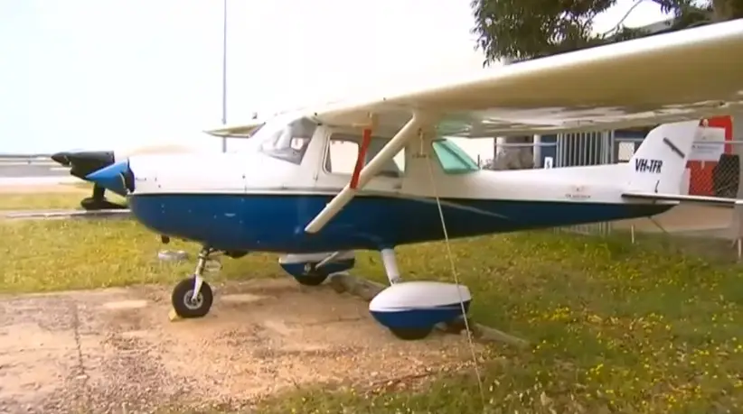 Piloto em formação aterra avioneta na primeira aula, depois do instrutor desmaiar