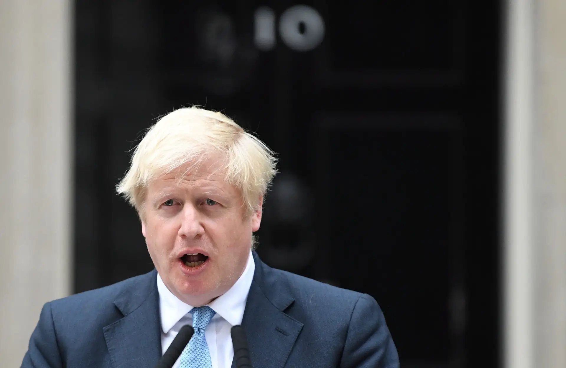 Primeiro-ministro britânico perde a maioria no Parlamento