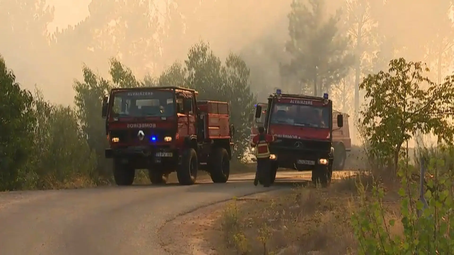 Incêndio em Alvaiázere ameaça casas