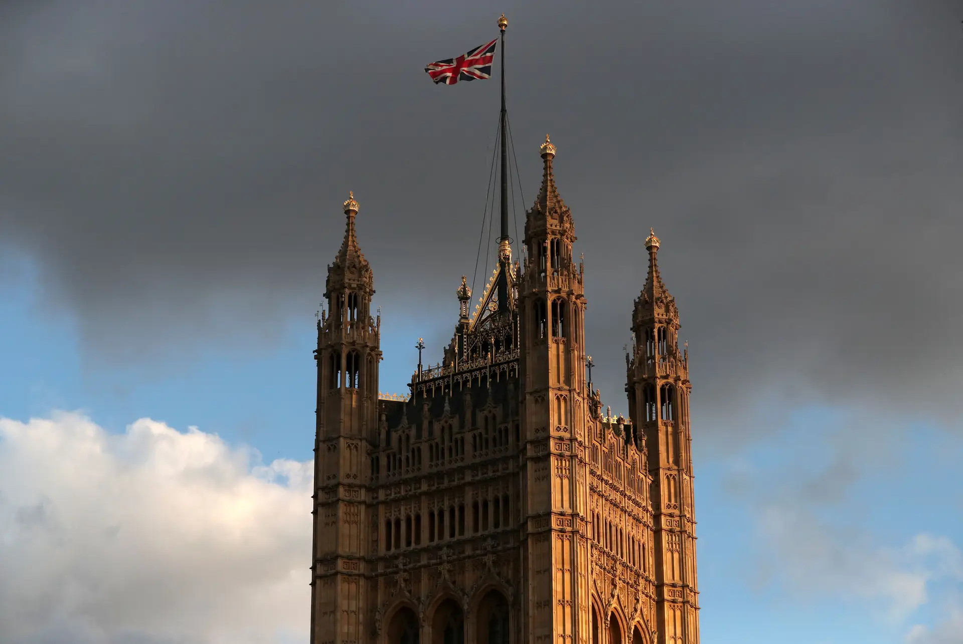 Câmara dos Lordes aprova projeto de lei para adiar saída do Brexit