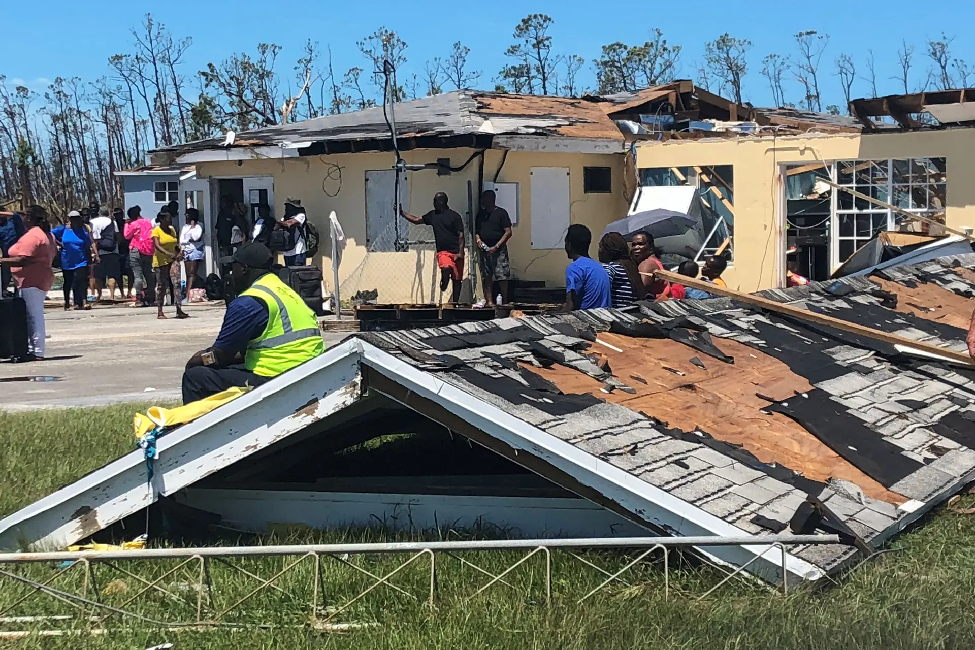 Número de mortos nas Bahamas aumenta para 43 devido a passagem de furacão Dorian