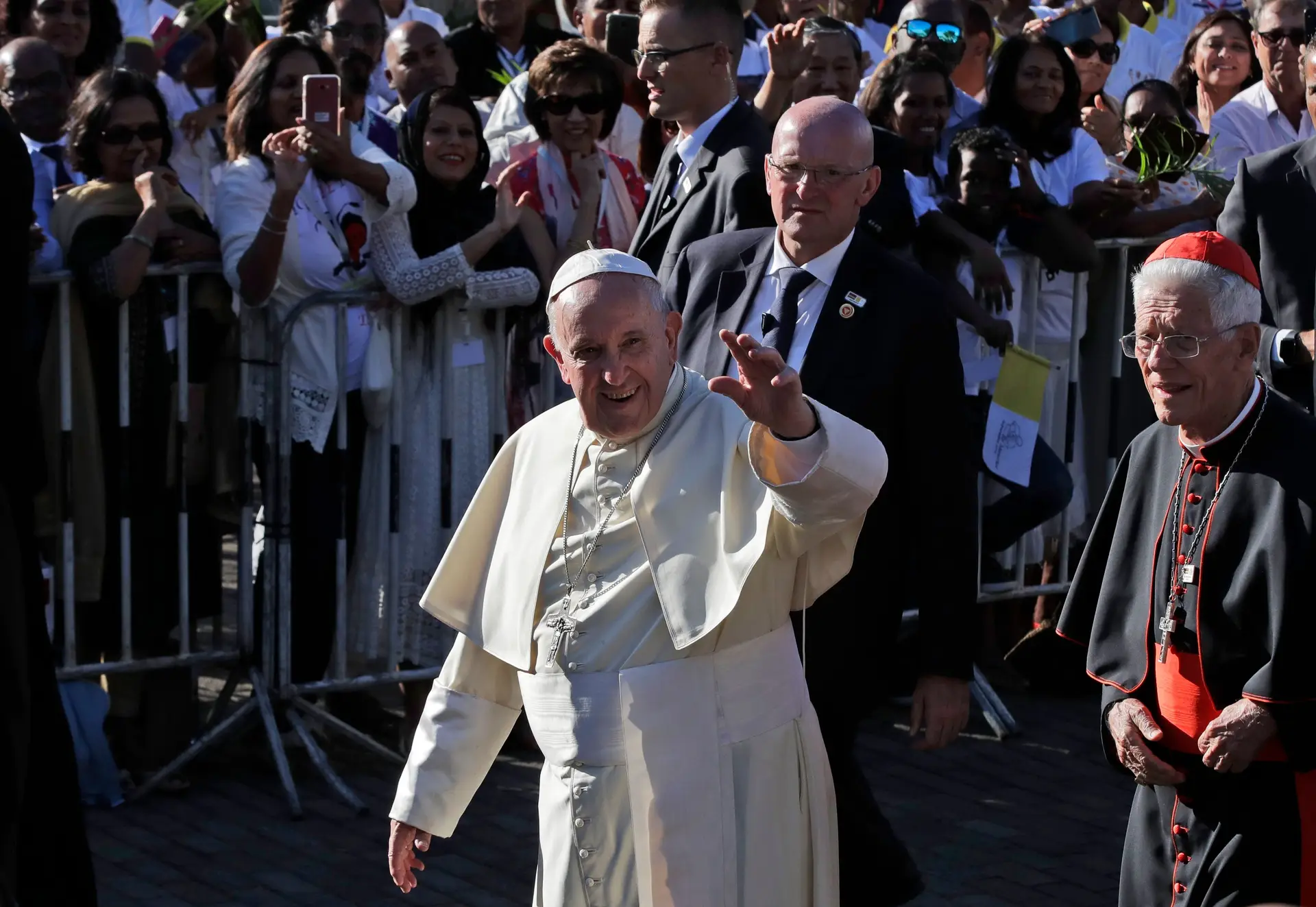 Papa Francisco termina viagem pelo continente africano