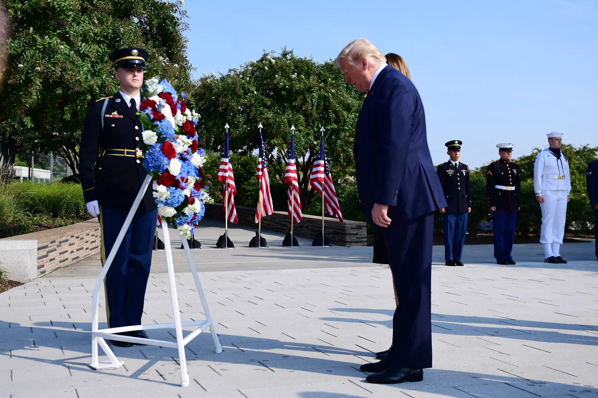 Trump promete intensificar combate aos talibãs em cerimónia do 11 de setembro