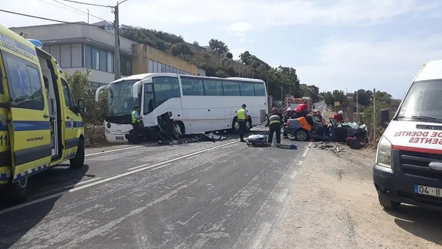 Três feridos graves entre as 11 vítimas do acidente com autocarro na Malveira