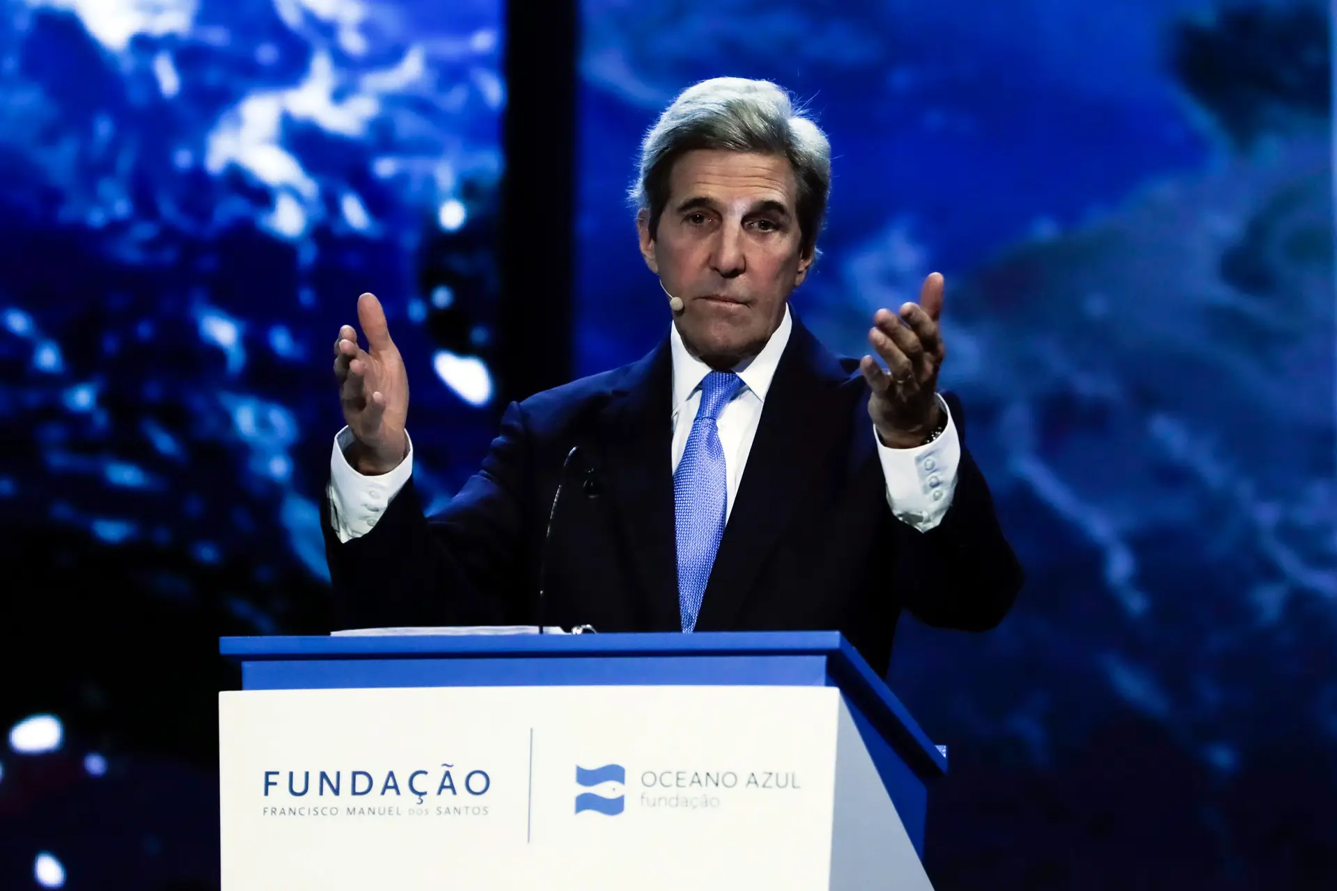 John Kerry diz que mundo perde luta contra alterações climáticas porque países não cumprem compromissos