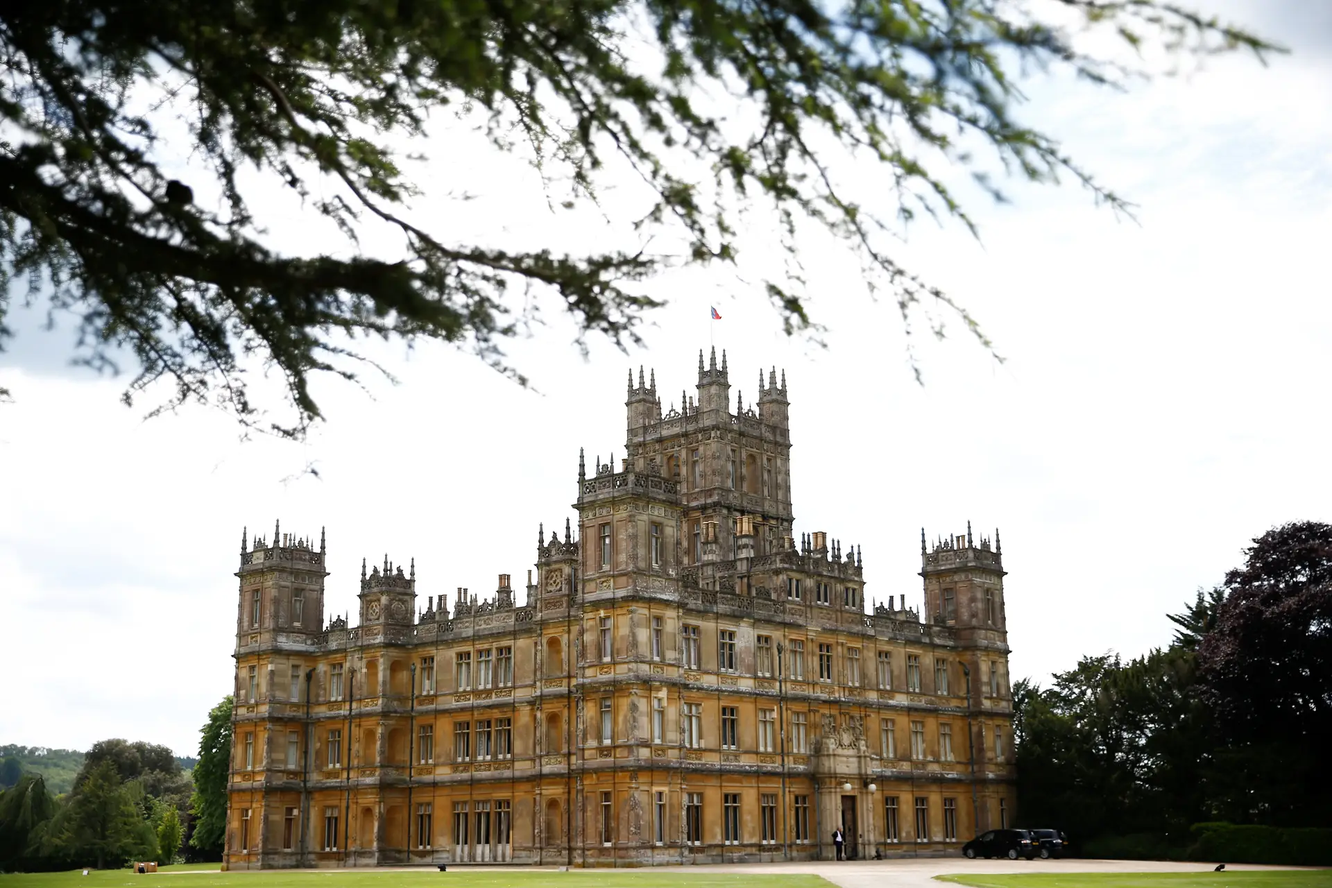 Quer passar uma noite no castelo de "Downton Abbey"?