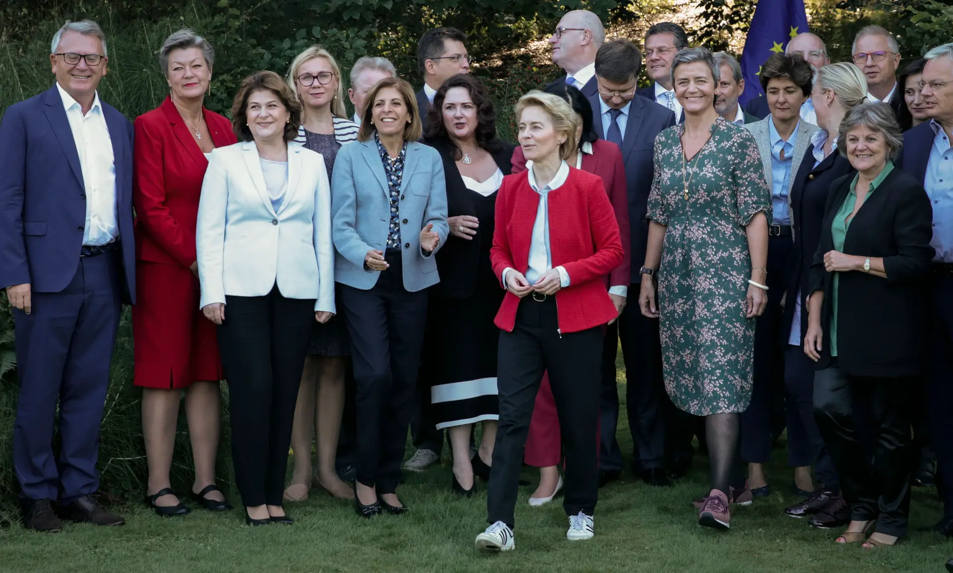 Nova presidente da Comissão Europeia discute hoje equipa com Parlamento Europeu