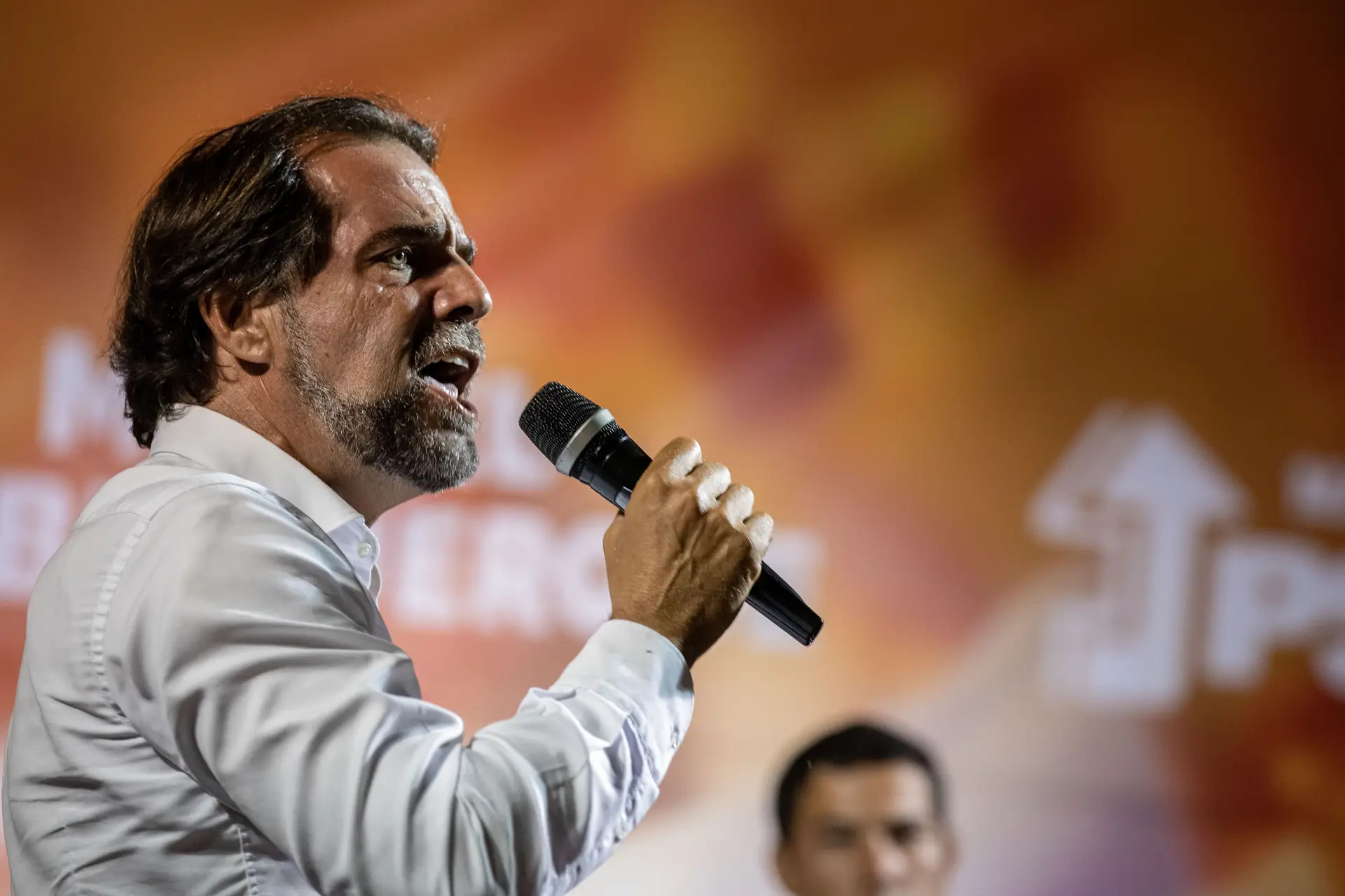 Miguel Albuquerque, o apaixonado por rosas que vai lidar com os espinhos de uma minoria