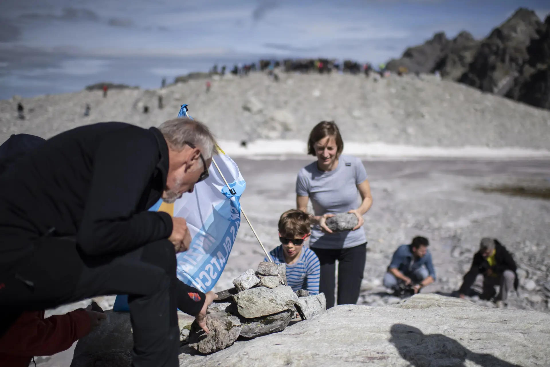 Uma "marcha fúnebre" para marcar o desaparecimento de glaciar na Suíça