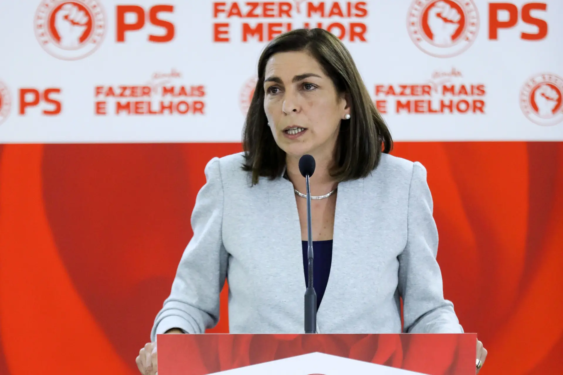 Líder parlamentar do PS diz que não responde à "demagogia" de André Ventura