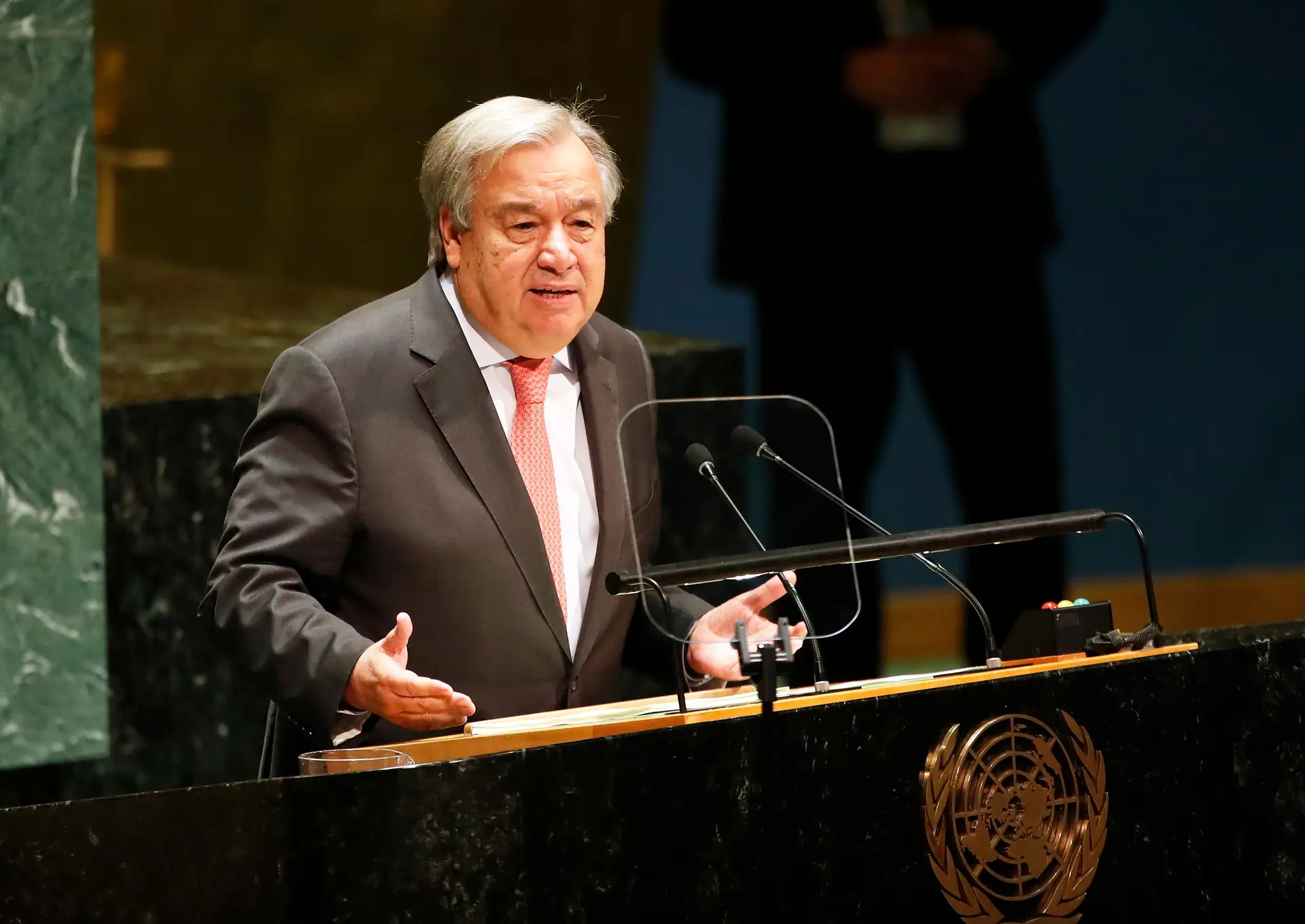 Guterres alerta que o mundo enfrenta o risco iminente de uma "grande fratura"