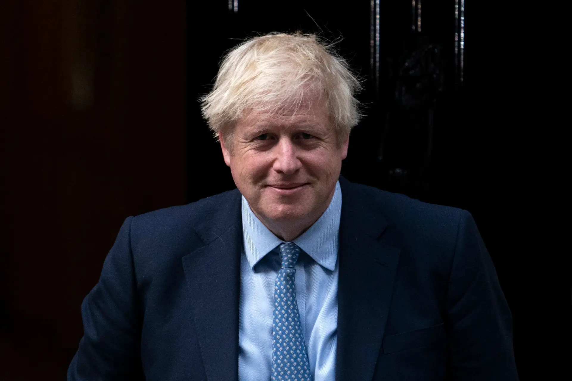 Boris Johnson desafia oposição a avançar com moção de censura