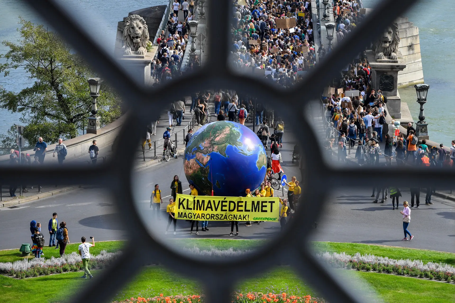Esperados mais de 100 mil manifestantes nas ruas de 153 paises em defesa do planeta