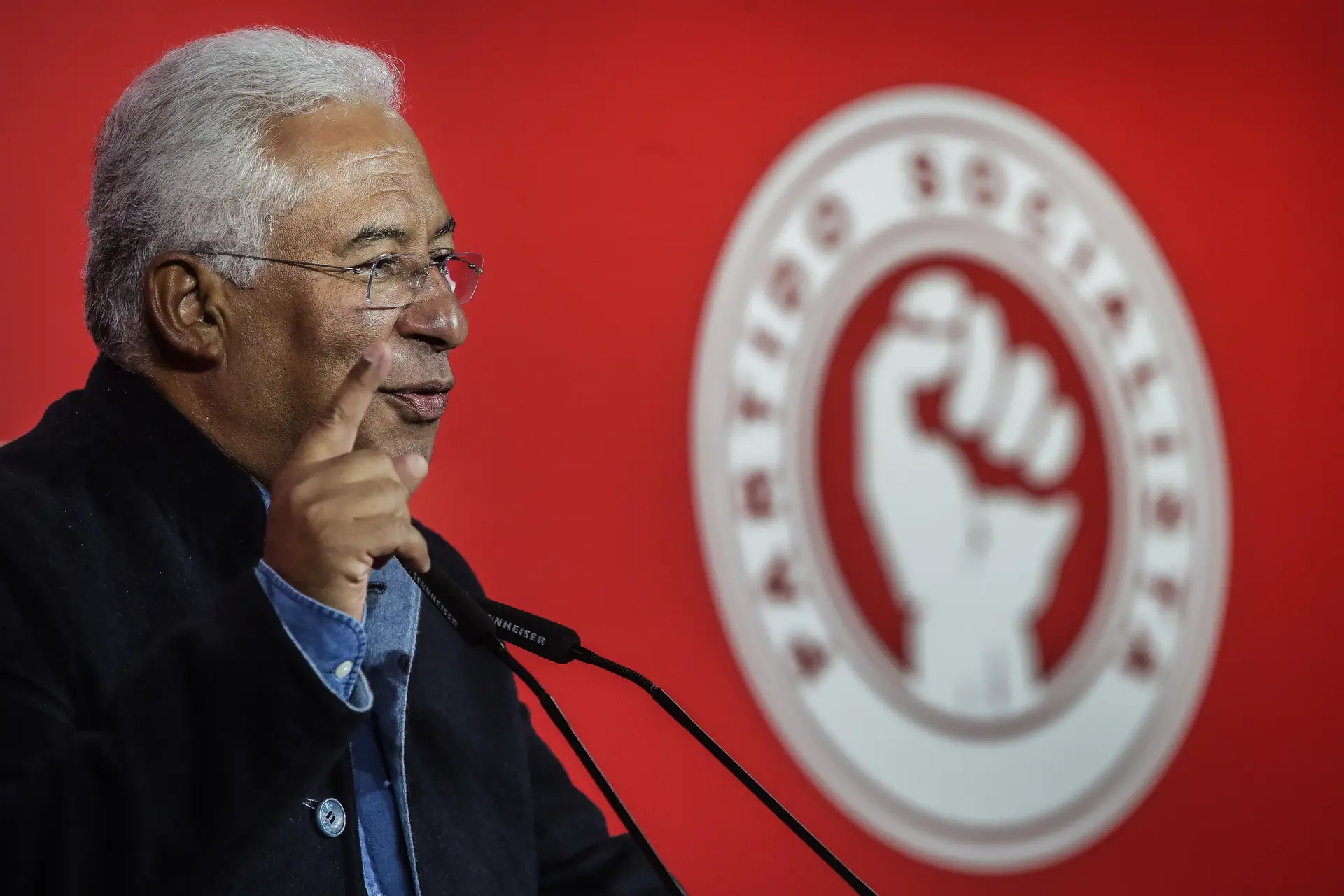 Costa não faz hoje campanha na rua