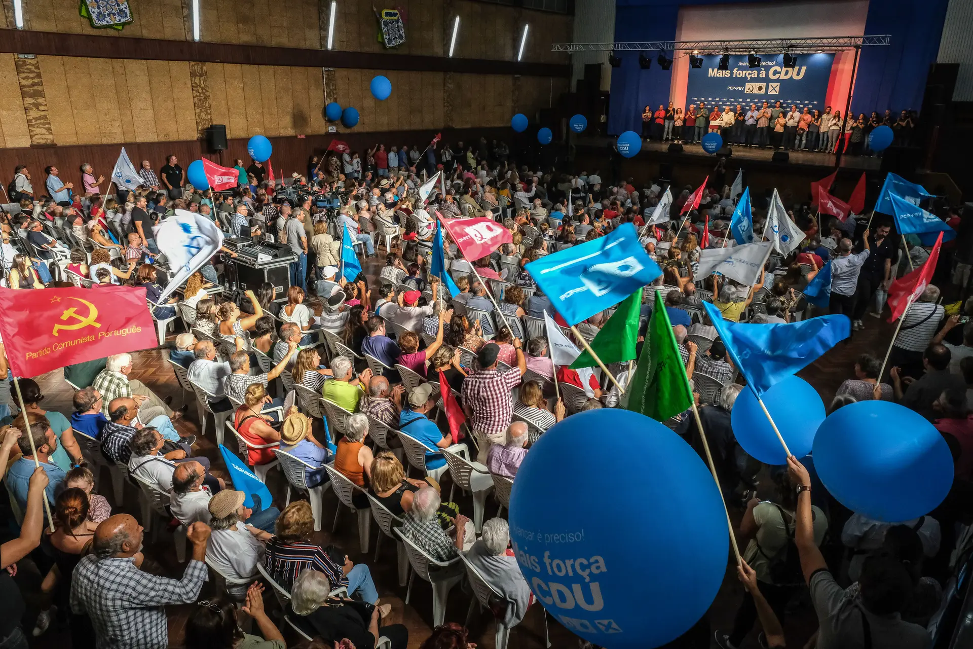 PS, CDS e PAN percorrem norte do país, BE e PSD fazem campanha pelo centro