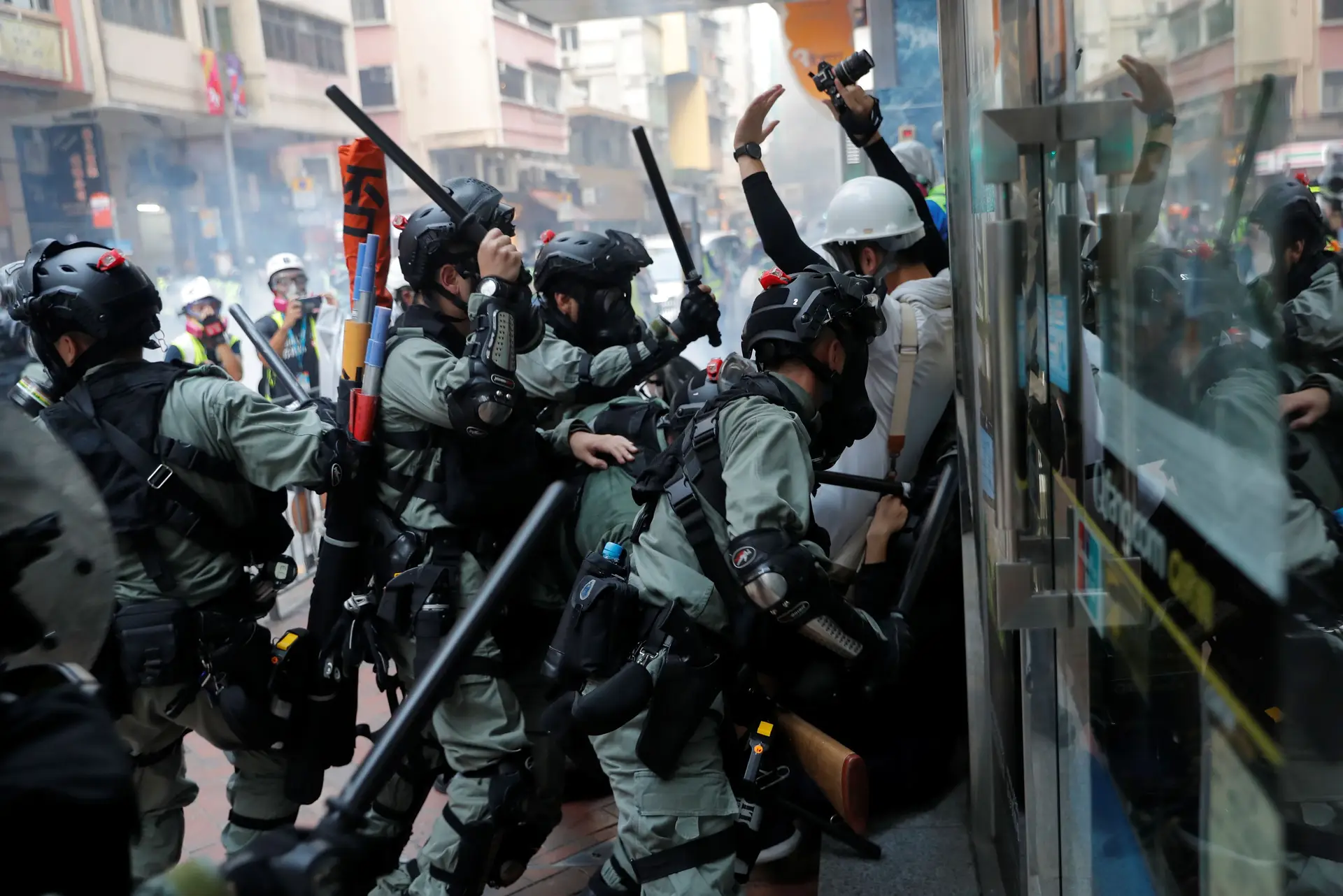 China ameaça retaliar contra EUA após promulgação da lei sobre direitos humanos em Hong Kong