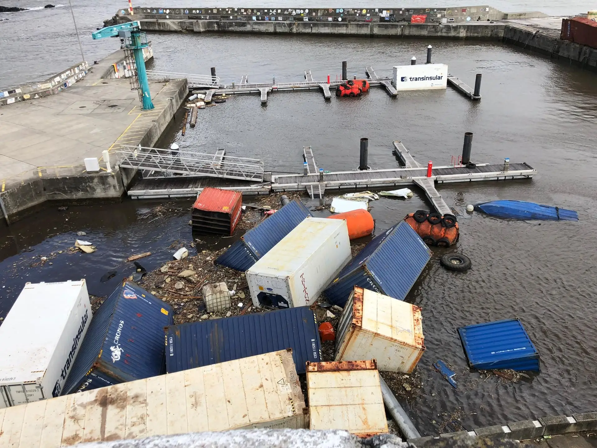 PORTO DAS LAJES DAS FLORES VAI RECEBER DOIS NOVOS EMPILHADORES NO ÂMBITO DOS PREJUÍZOS DECORRENTES DA PASSAGEM DO FURACÃO LORENZO