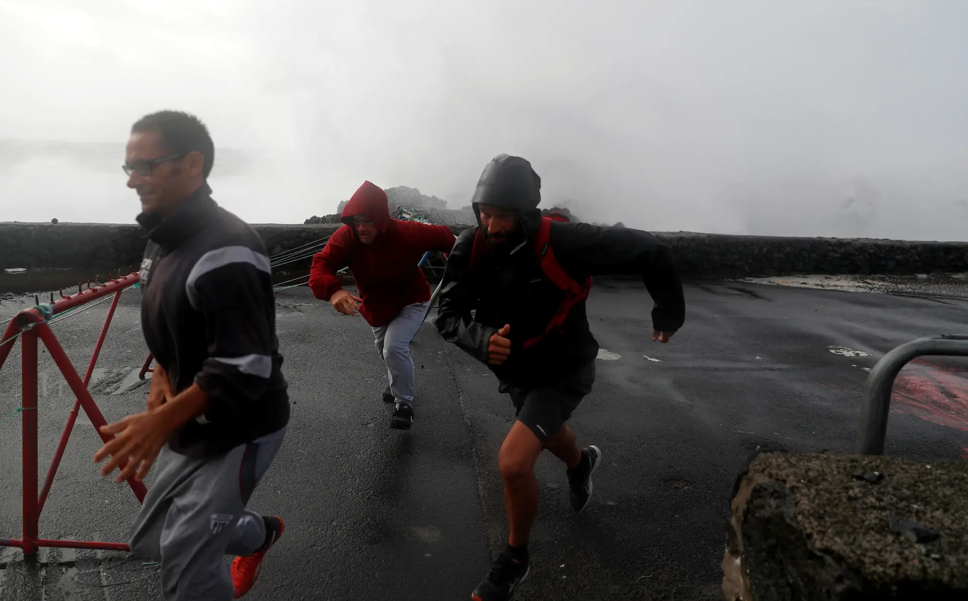 As fotos da passagem do furacão pelos Açores