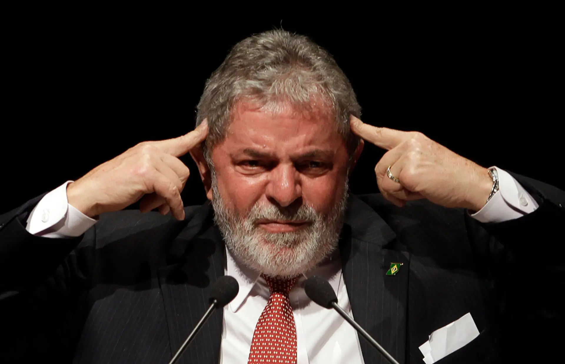 Paris concede cidadania de honra a Lula da Silva