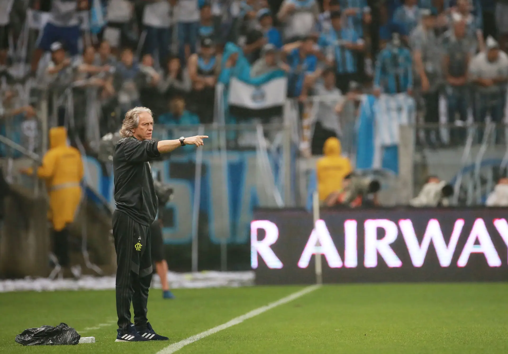 Jorge Jesus contesta VAR e acusa Grêmio de falta de 'fair-play'