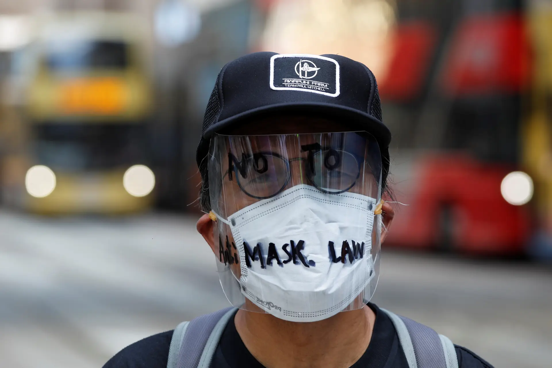 Usar máscara nos protestos em Hong Kong vai valer prisão e multas de milhares de euros