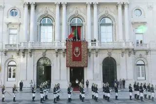 5 de outubro mais curto, sem discursos e com bandeira a meia haste