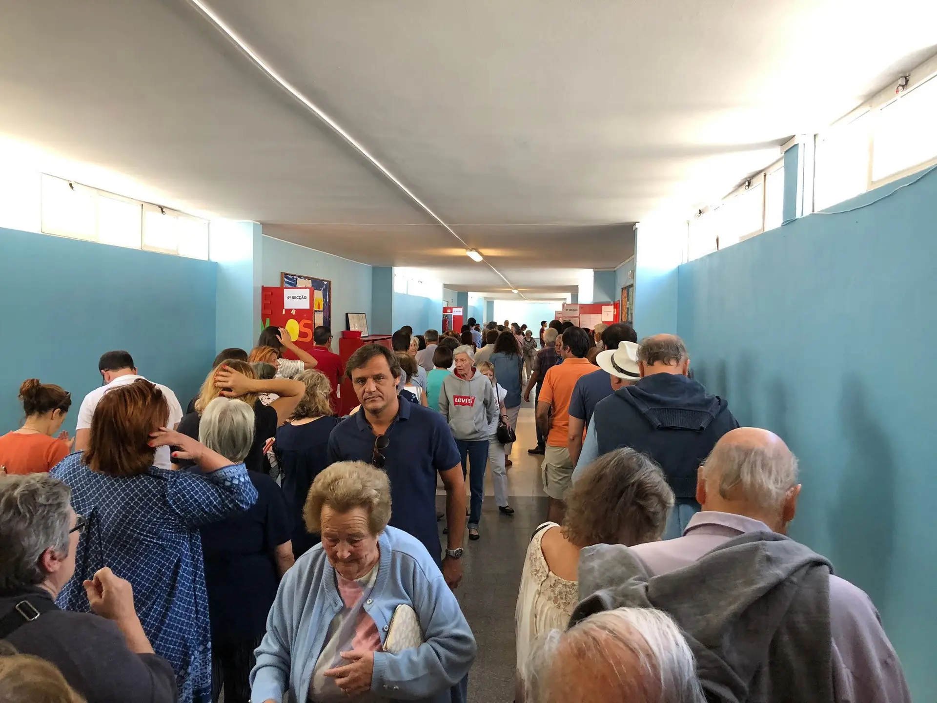 #euvoto Vale a pena chegar e ver este mar de gente a exercer o seu direito!!!